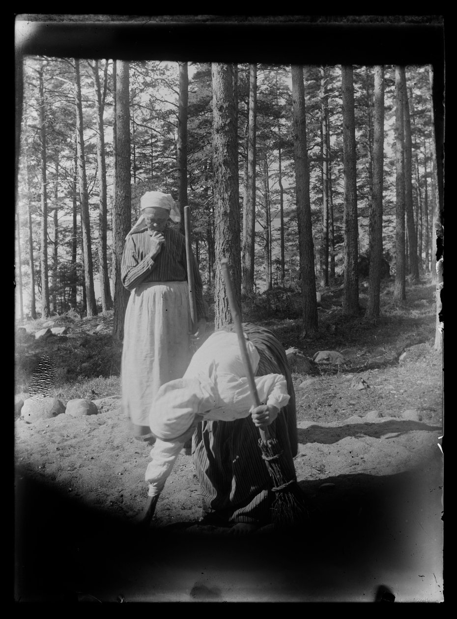 Modeller av kvasten Grannies målning i Niemenlauta av Hugo Simberg