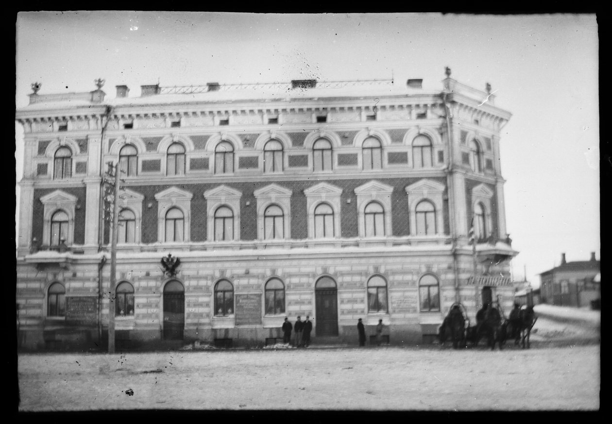 Vyborg apteekintalo på torget vid Röda fontänen av Hugo Simberg