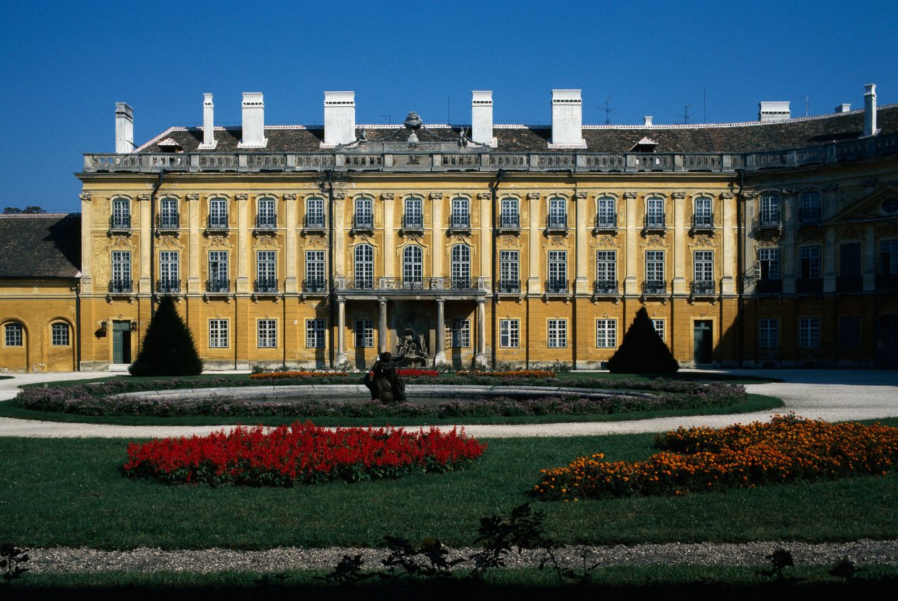 Esterhazy Palace av Hungarian School