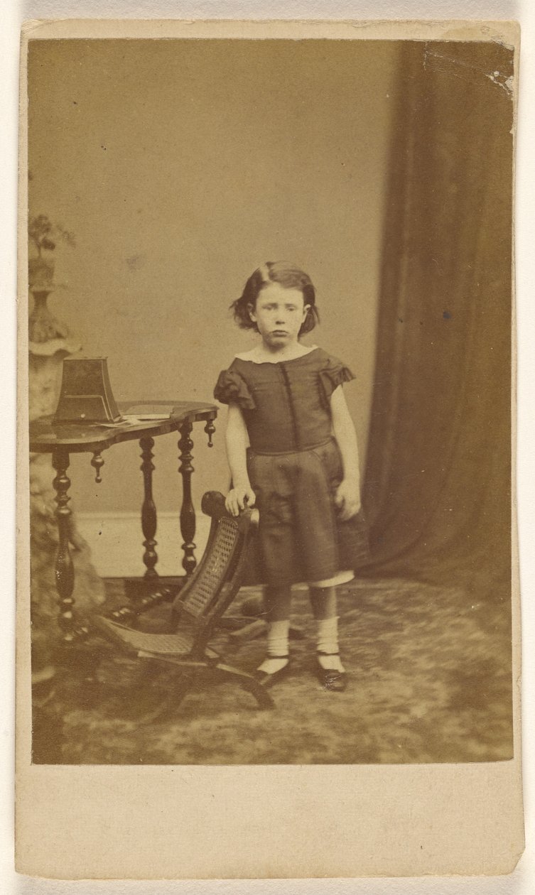D.A. Totter [liten flicka, stående] av I. Clarke