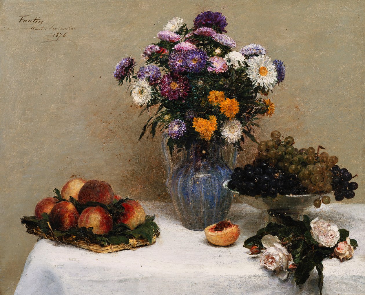 Vita rosor och krysantemum i en vas - Persikor och vindruvor på ett bord med en vit duk; Vita rosor, krysantemum i en vas - Persikor och vindruvor på ett bord med en vit duk, 1876 av Ignace Henri Jean Fantin Latour