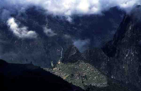 Allmän utsikt över citadellet vid Machu Picchu (foto) av Incan Incan