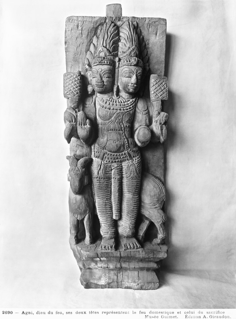 Relief som visar en dubbelhövdad bild av Agni, eldens gud, sittande på en bagge, Sydindien (trä) av Indian School