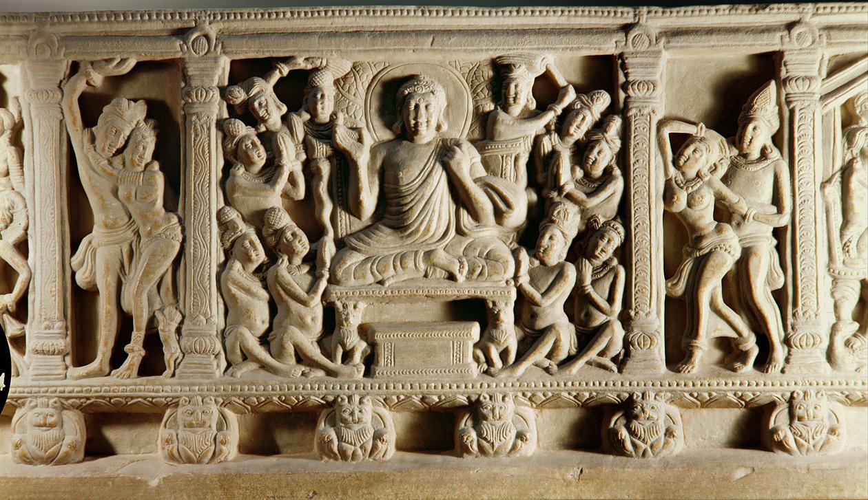Relief som visar sittande Buddha som predikar omgiven av tillbedjare, Mathura School av Indian School