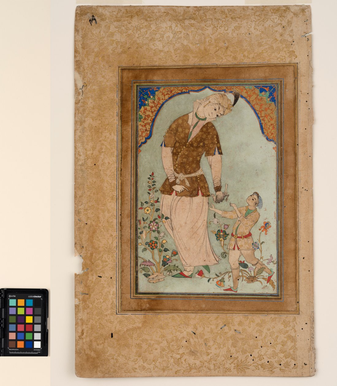 En falkonerare tar emot sitt byte från en sida, ca 1580 (ogenomskinlig akvarell och guld på papper, monterad på en albumsida) av Indian School