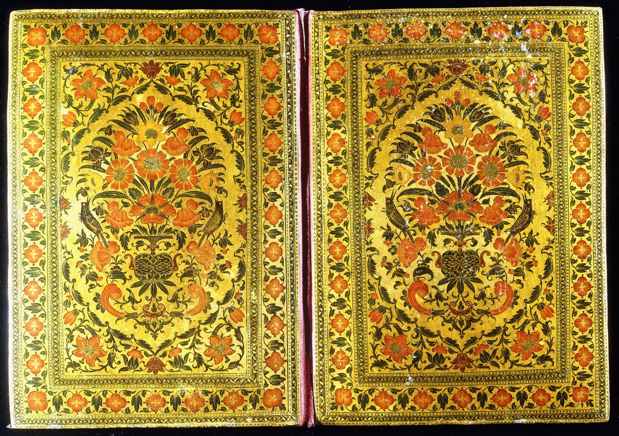 Ett par lackerade bokomslag dekorerade med en blommig design, med en blomstervas och finkar i mitten, 1700-tal av Indian School