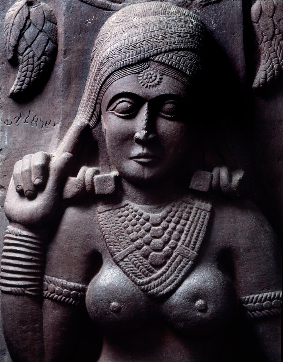 Buddhism: "" Sudarsana Yakshini"" detalj av stupan i Bharhut (Barhut, Barouth) Lågrelief av svart sten, 2:a århundradet f.Kr. (2:a århundradet f.Kr.) - Kolkata, indiskt museum av Indian School