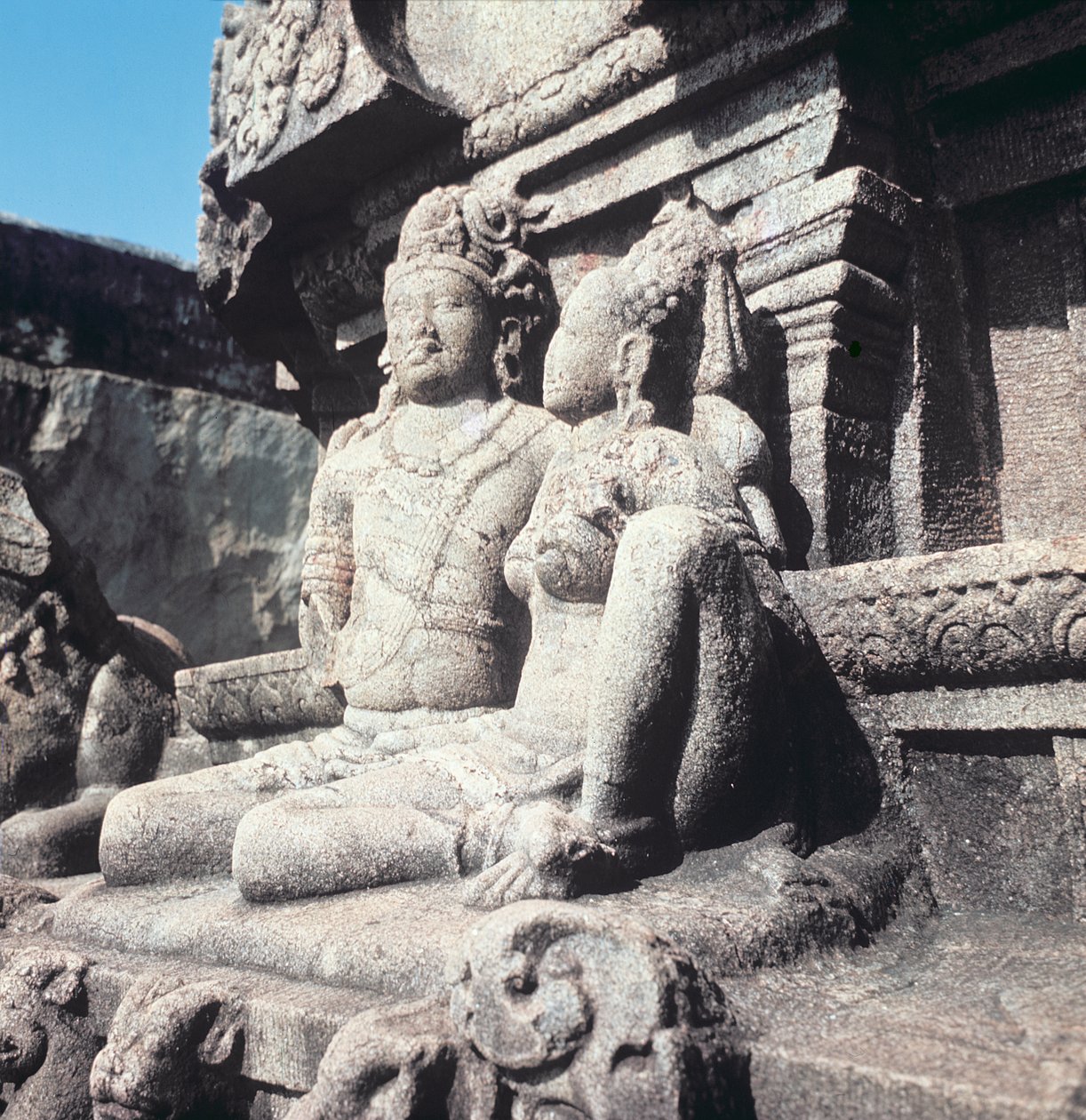 Snidade figurer av Shiva och Parvati, c.800 e.Kr av Indian School
