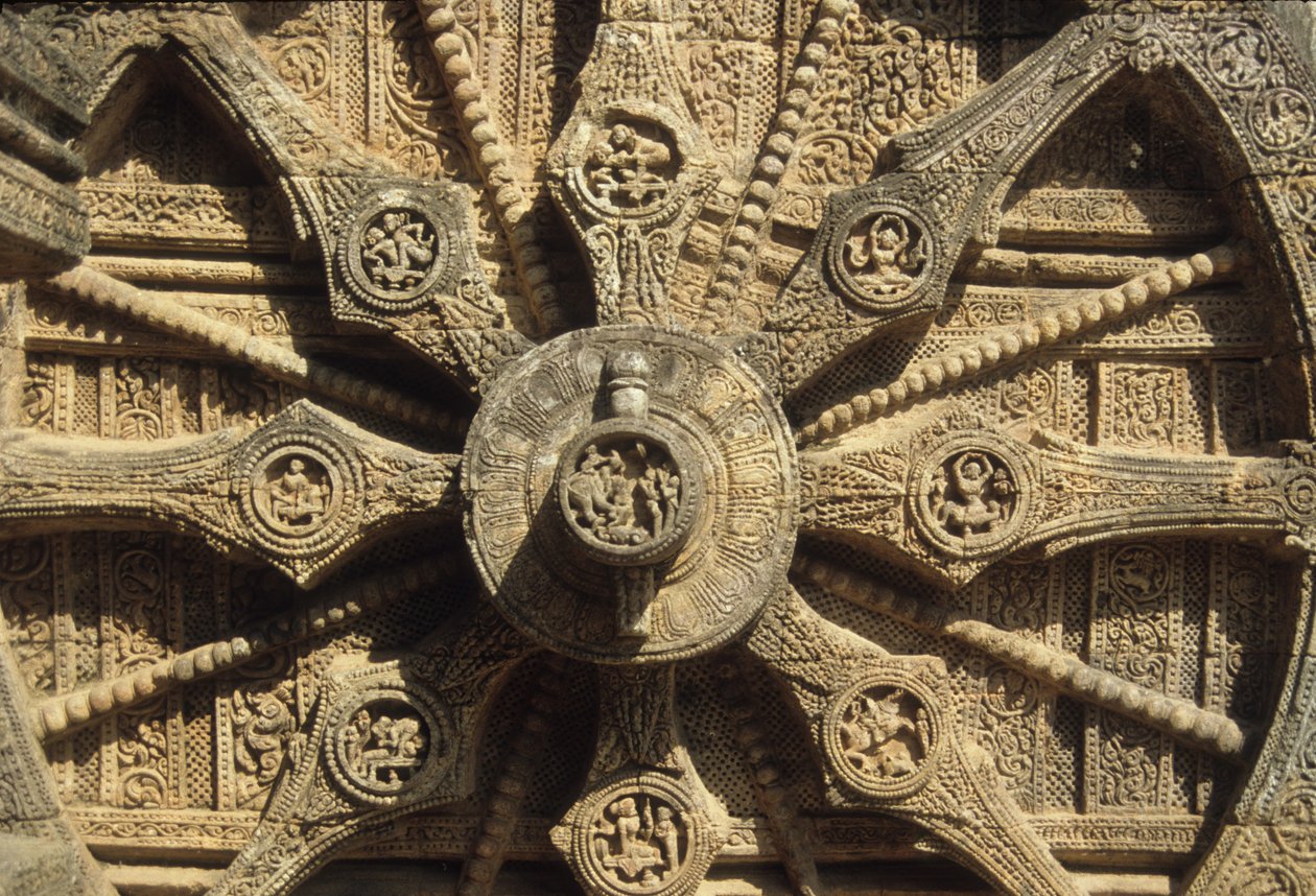 Vagnhjul på basen av Surya-templet av Indian School