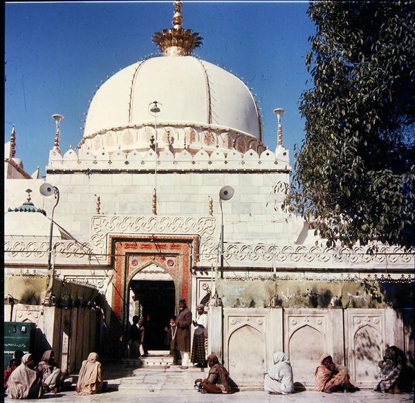 Dargarh Sharif av Khwaj: Muin-ud-din Chishti, grundad 1166 av Indian School