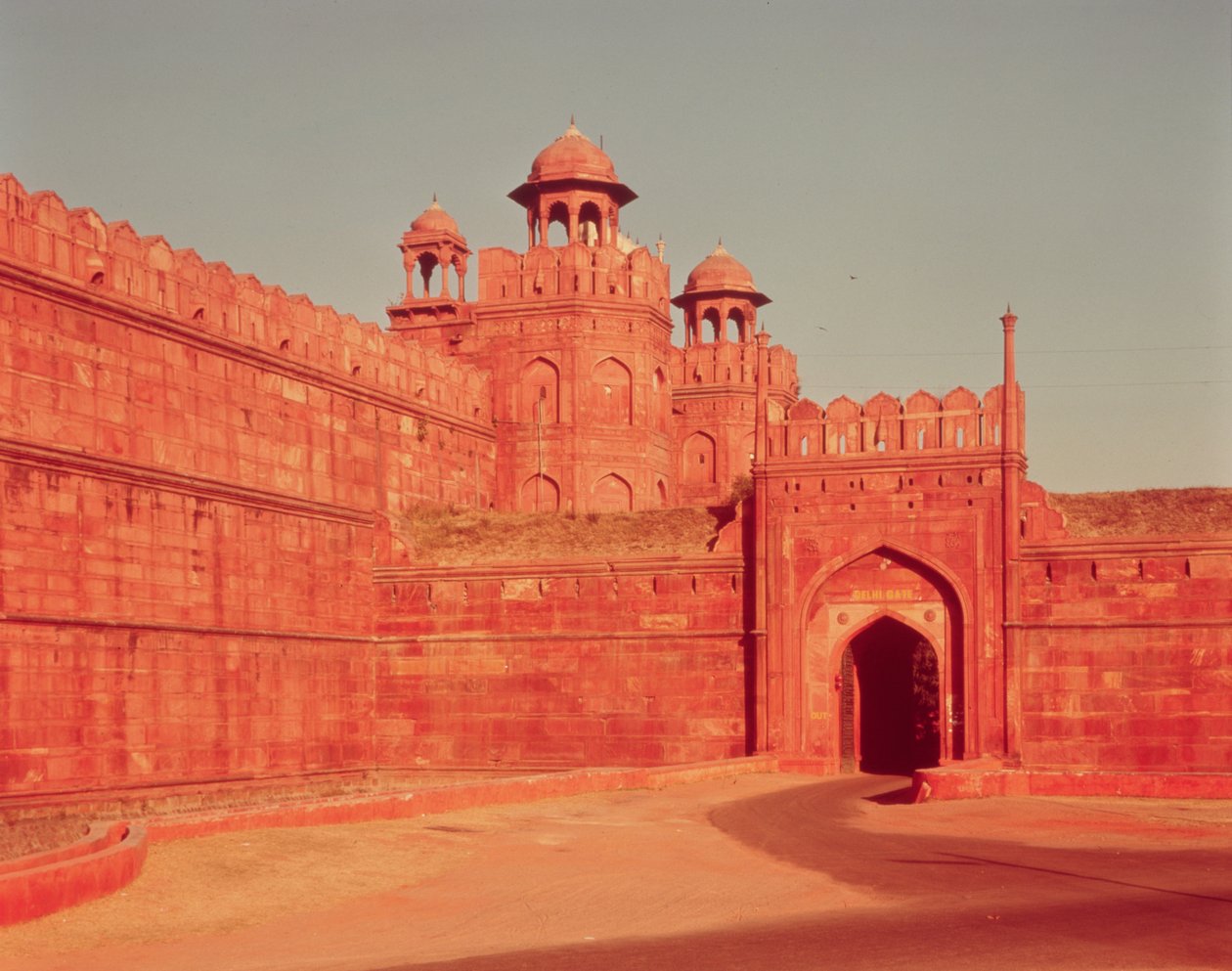 Delhi Gate i Röda fortet, byggt 1639-48 av Indian School