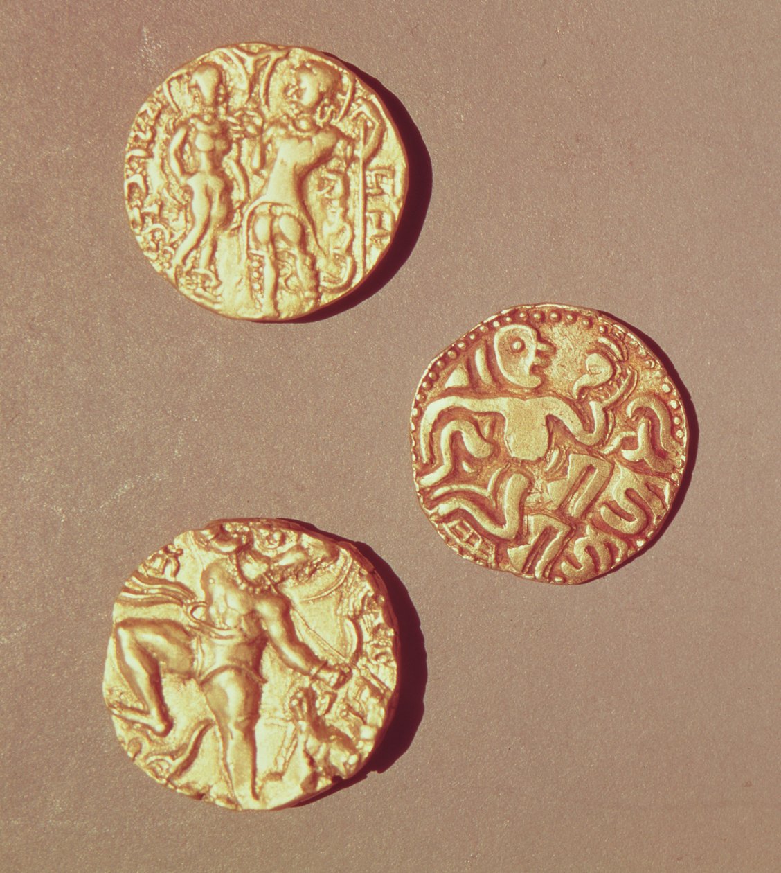 Dinarer av Kumargupta I (425-454) Chandragupta I (320-335) och Sri Rajray (guld) av Indian School
