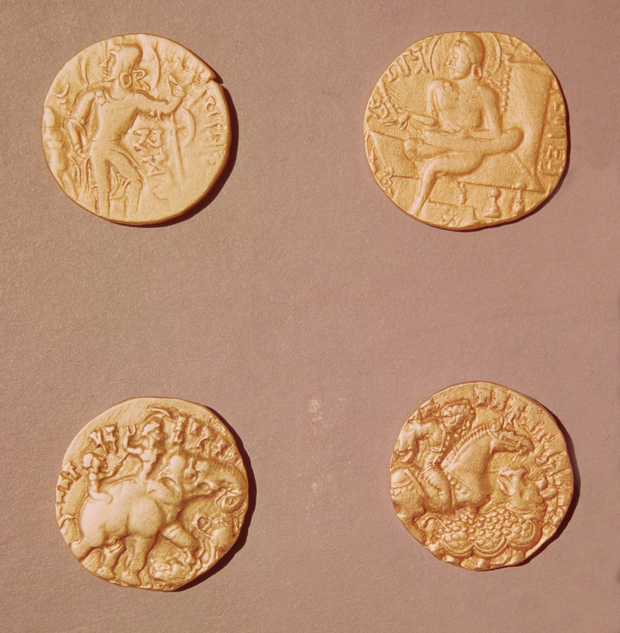 Dinarer av Samudragupta (335-375) och Kumargupta I (415-454) (guld) av Indian School