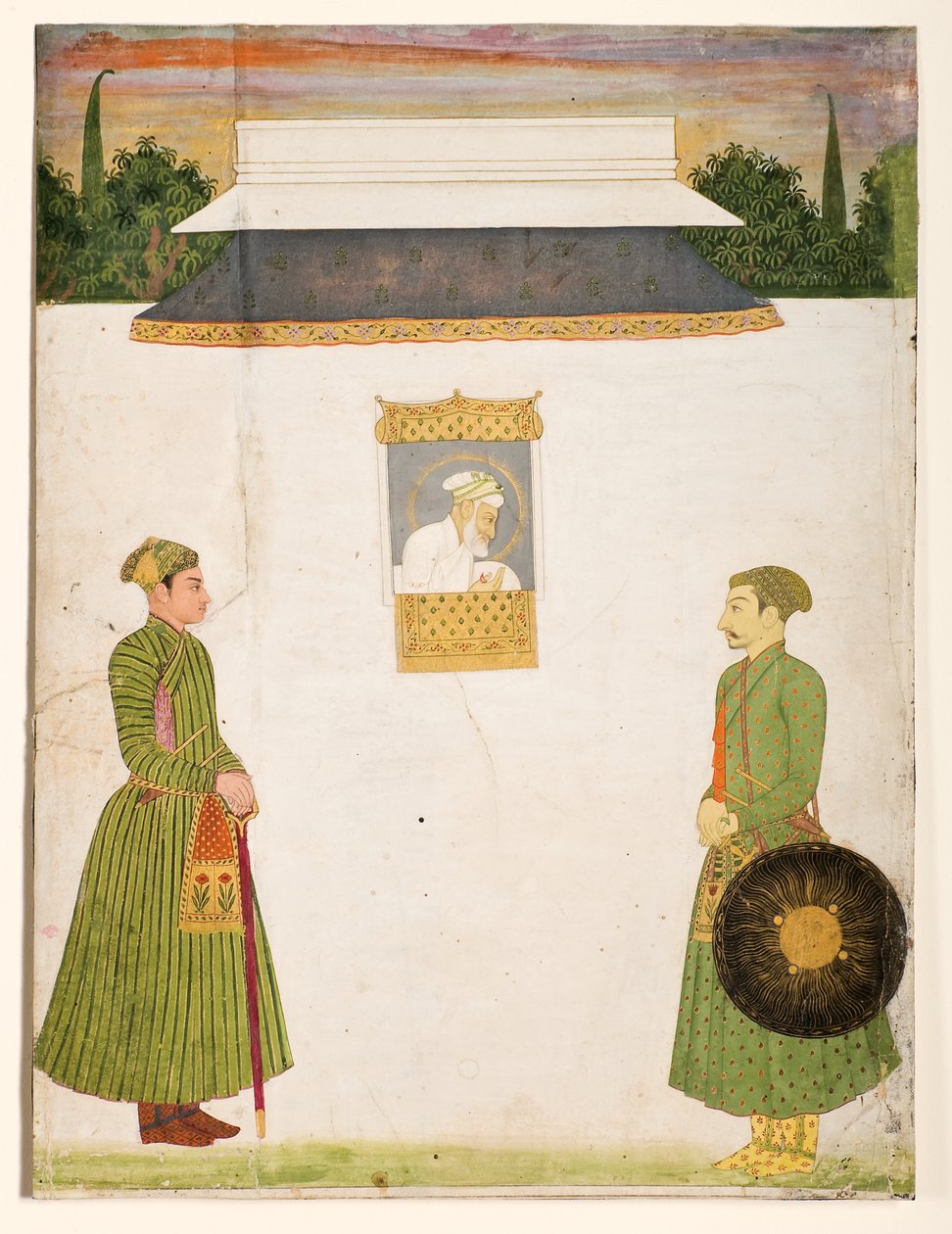 Kejsar Aurangzeb vid ett jharokha-fönster, två adelsmän i förgrunden, ca 1710 (ogenomskinligt wc guld på papper) av Indian School