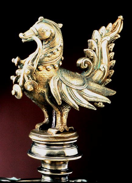 Finial till fristående rituell oljelampa (mässing) av Indian School