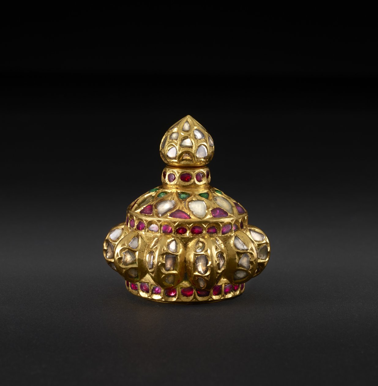 Gem-Set Kohl-flaska, mitten av 1600-talet (guld med diamanter, smaragder och rubiner) av Indian School