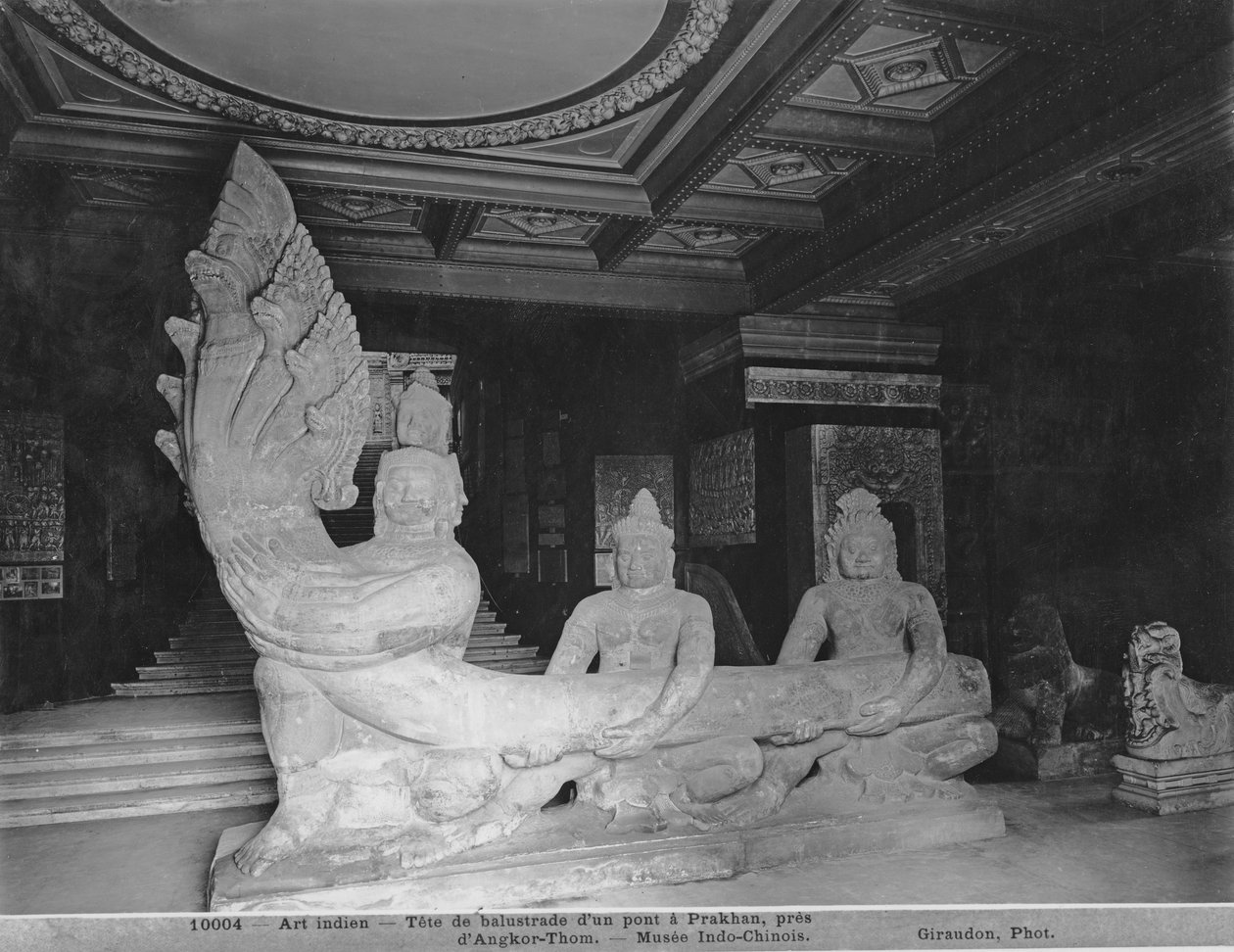 Chef för en balustrad, ursprungligen från en bro i Prakhan, Angkor-Thom av Indian School