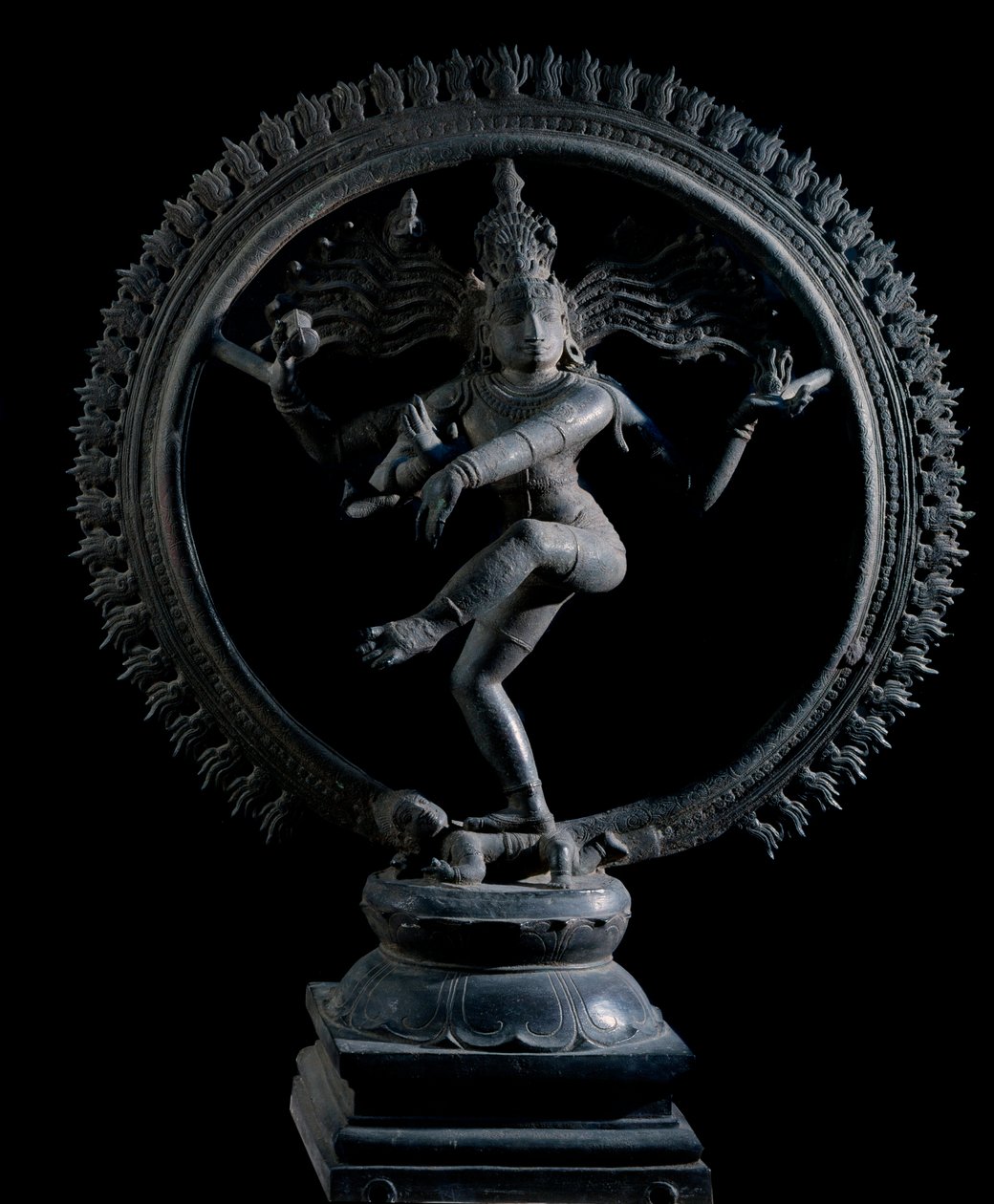 Hinduism: representation av guden Shiva Nataraja, dansens gud (Shiva Nataraja, dansens herre) Bronsskulptur 1100-talet (1100-talet) Kolkata, indiskt museum av Indian School