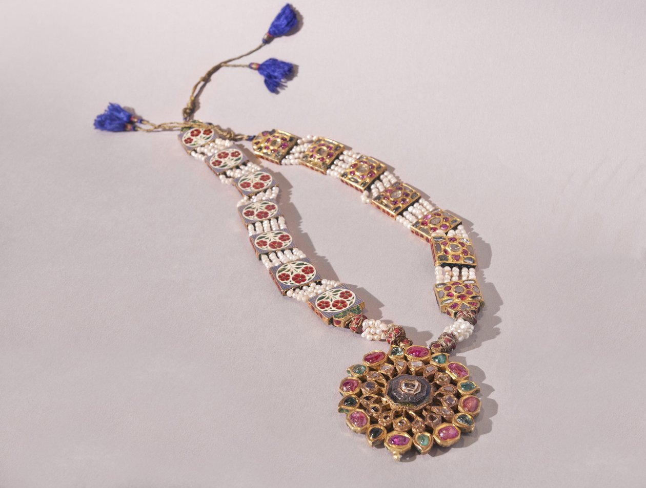 Halsband (med vändbar blommig design), c.1870 (metall med stenar) av Indian School