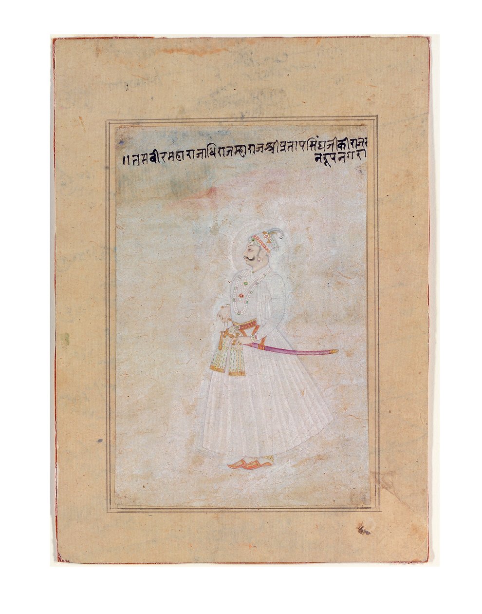 Porträtt av en Rajput linjal, stående, ca 1770 (ogenomskinlig wc & guld på papper) av Indian School
