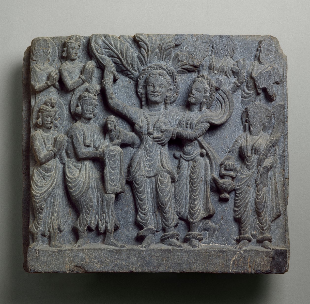 Relief som visar Buddhas födelse, Gandhara, förmodligen Sikri, 2:a-3:e århundradet (skifer) av Indian School