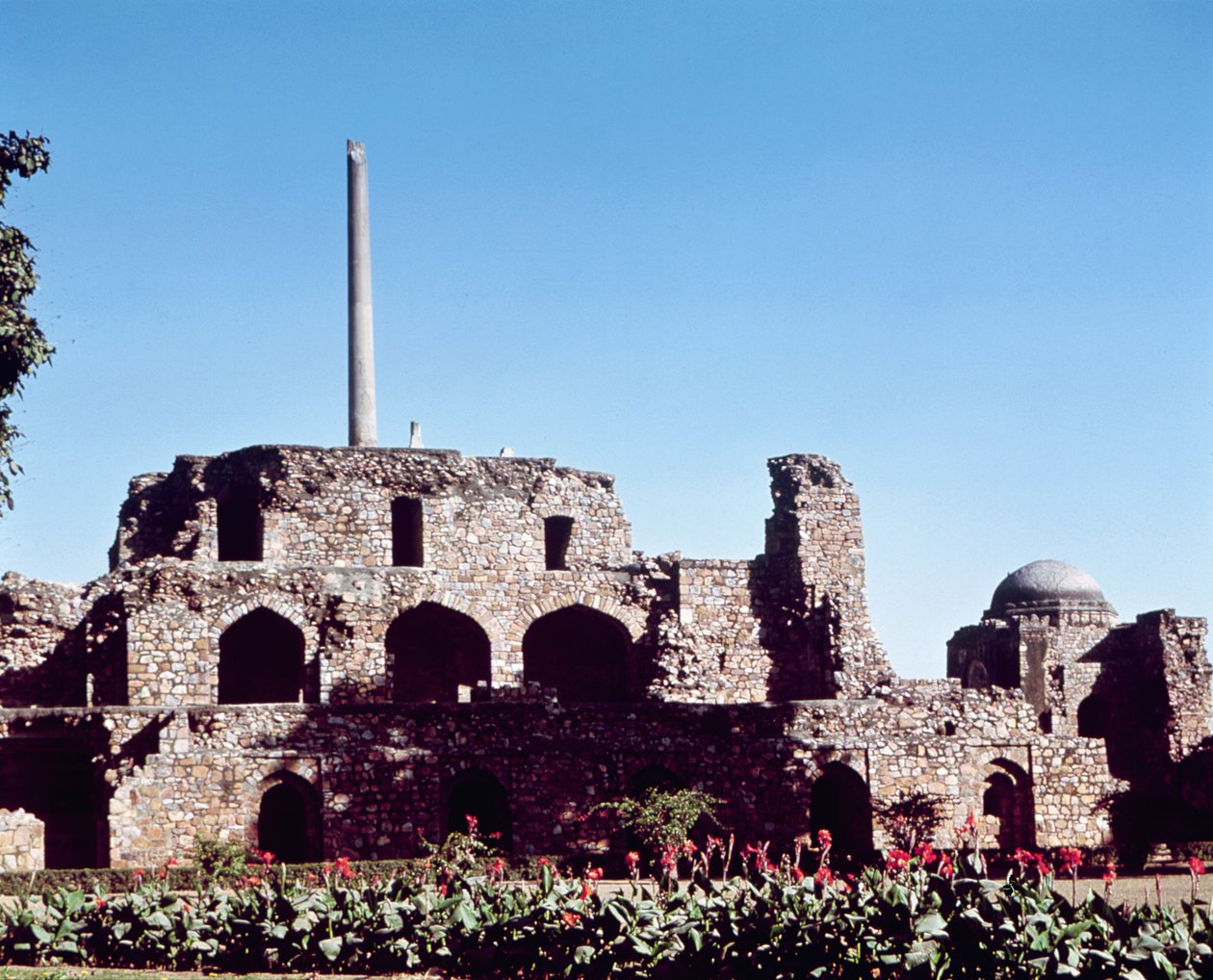 Ruinerna av citadellet Kotla Firuz Shah, grundat av Firuz Shah Tughluq (1351-88) av Indian School