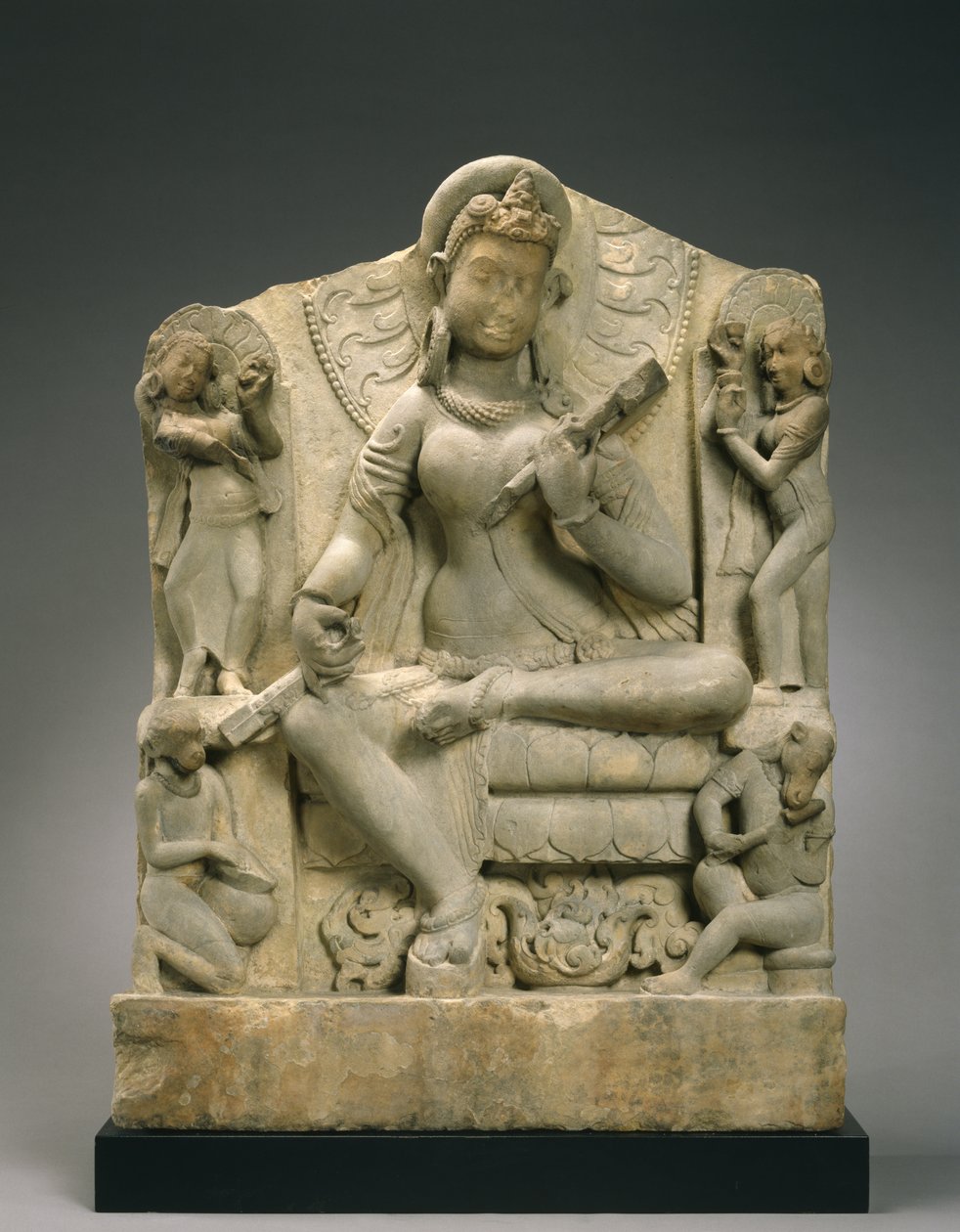 Sarasvati (sandsten) av Indian School