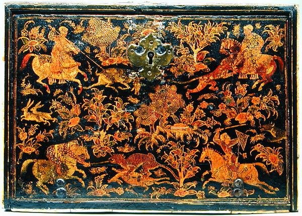 Sida av ett skrivskåp föreställande adelsmän som jagar, 1600-talet (lackerat trä) av Indian School