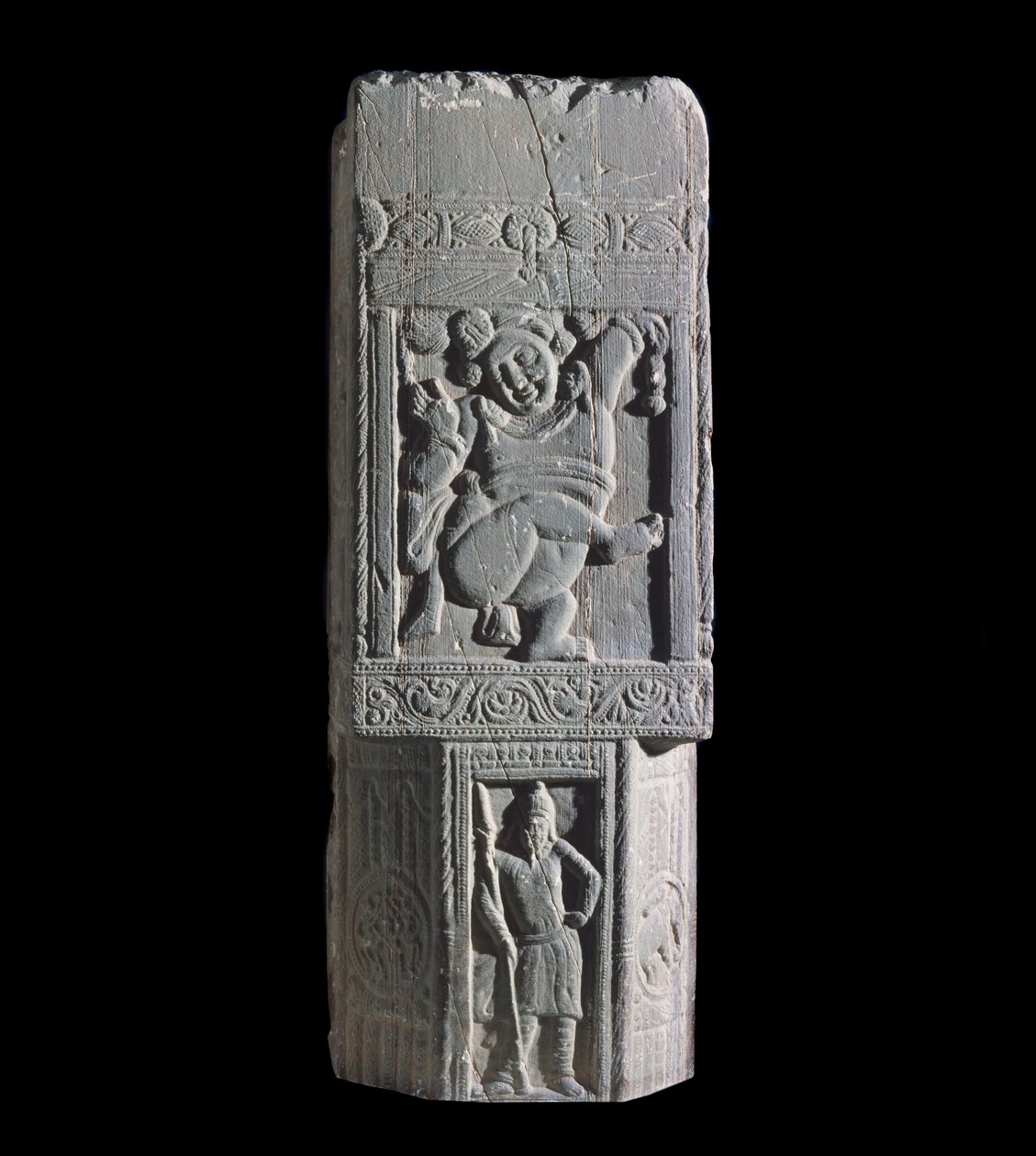 Stupaplatta som visar en dvärg och skytiska figurer, från platsen för Nagarjuna (relief) av Indian School