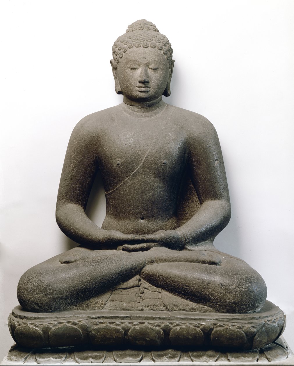 Amitabha från Borobudur (andesite) av Indonesian School
