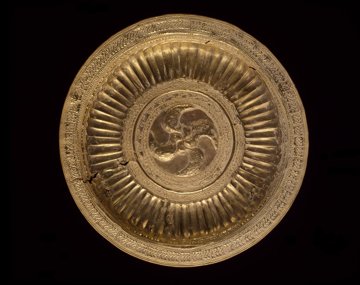 Dish Pectoral, Moluckerna 1800-talet (möjligen tidigare) (guld) av Indonesian School