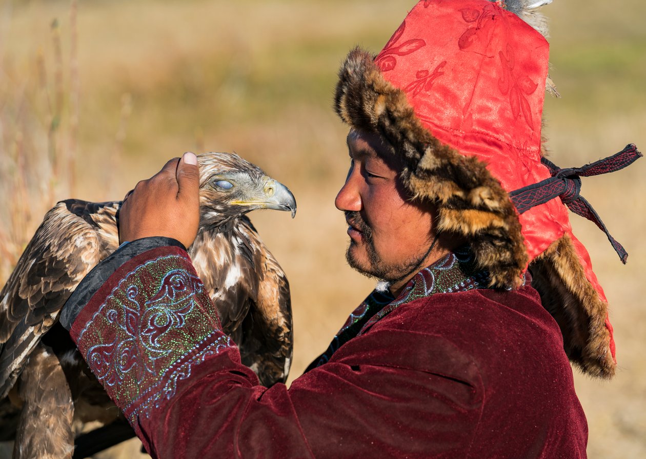 En kazakisk örnjägare nära byn Bayan i västra Mongoliet, 2016 (foto) av Ira Block