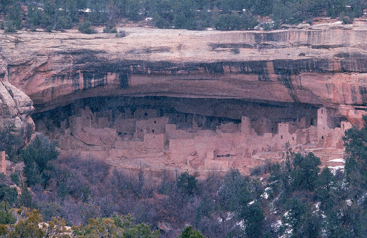 Cliff Palace i Mesa Verde National Park ligger i det sydvästra hörnet av... av Ira Block