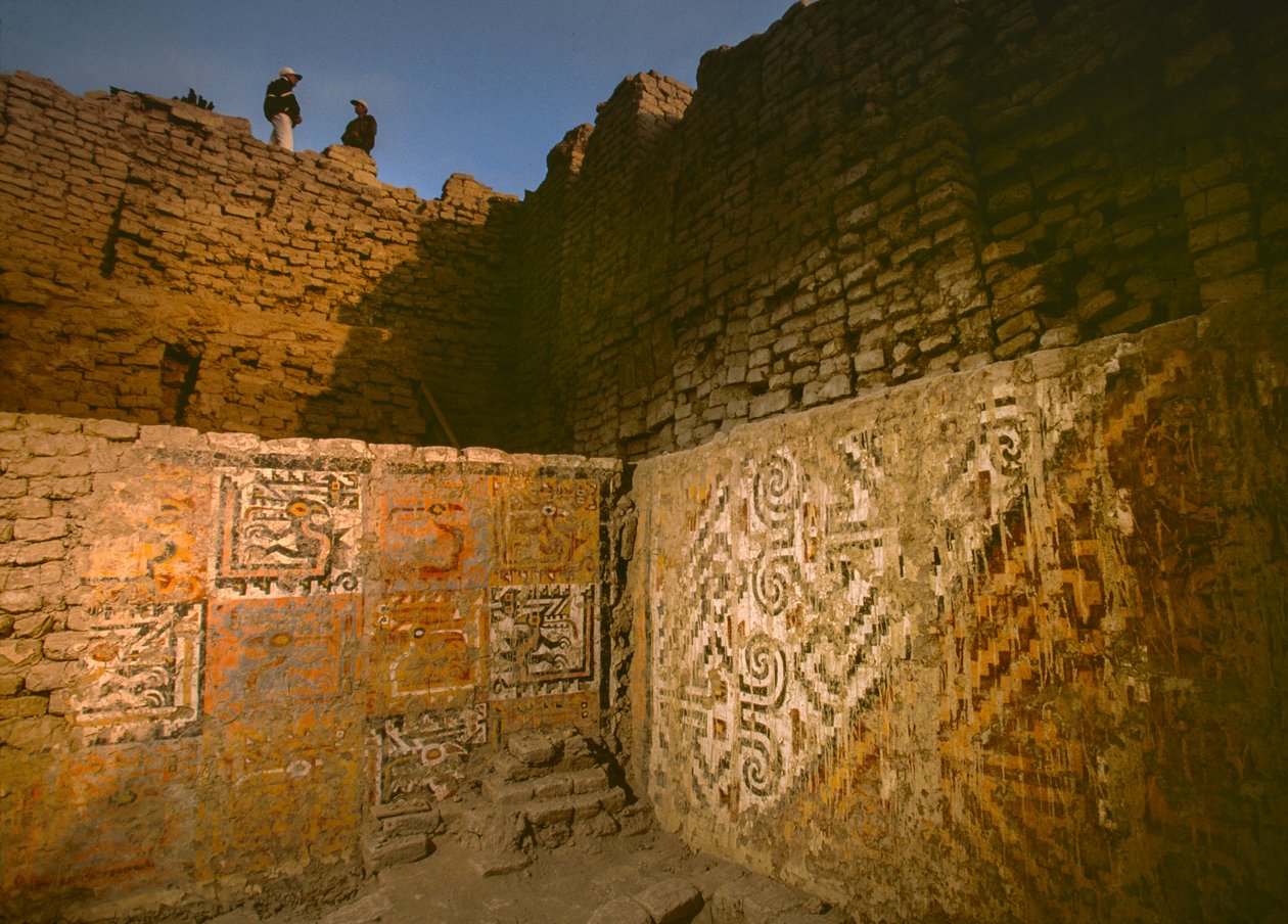 Utförlig konst på väggarna i Huaca Cao Viejo i El Brujo...., 2005 (foto) av Ira Block