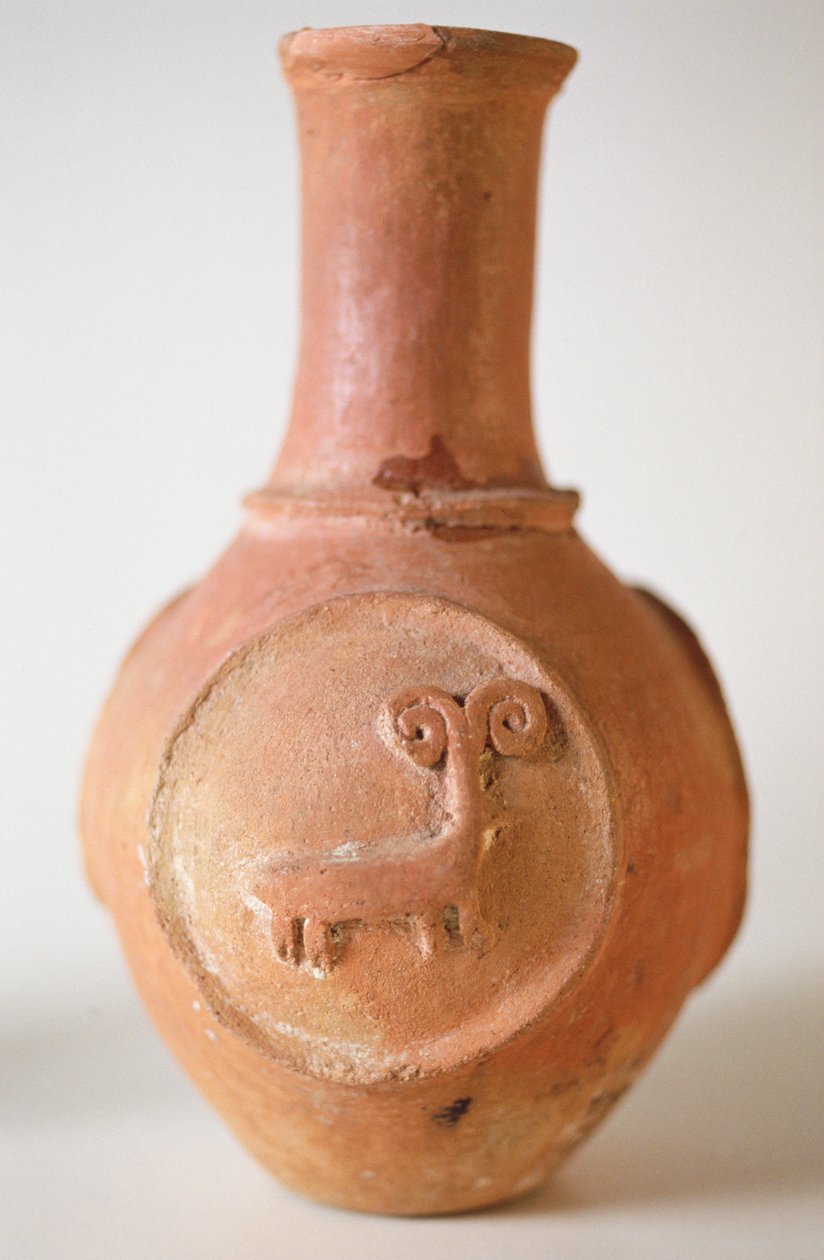 Kruka med en relief av en bagge, från Siyah-kuh, Iran, AD 700 (lera) av Iranian School
