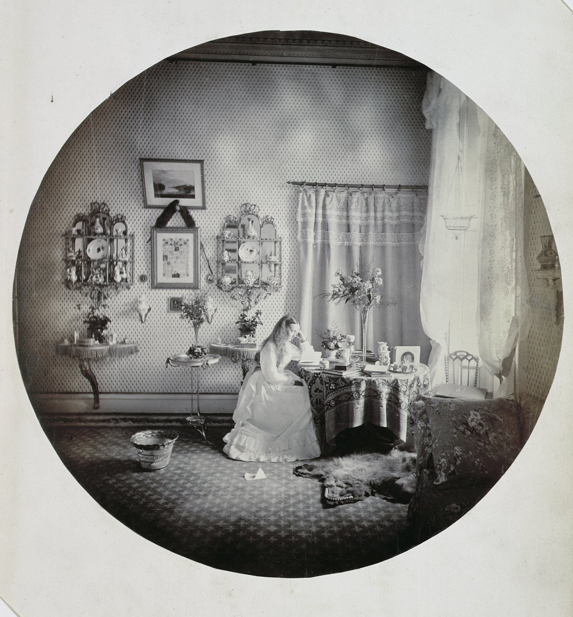 Interiör av Muckross House, ca 1865 (albumintryck) av Irish Photographer