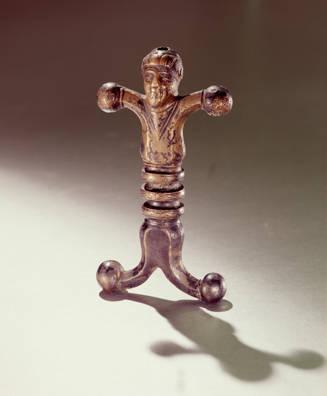 Antropoid svärdsfäste, från Ballyshannon Bay, County Donegal (brons) av Iron Age