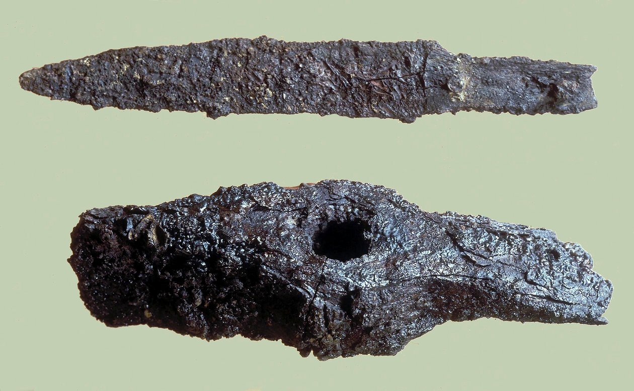 Yxa och kniv, som hittades vid utgrävningarna i Davids stad järn av Iron Age