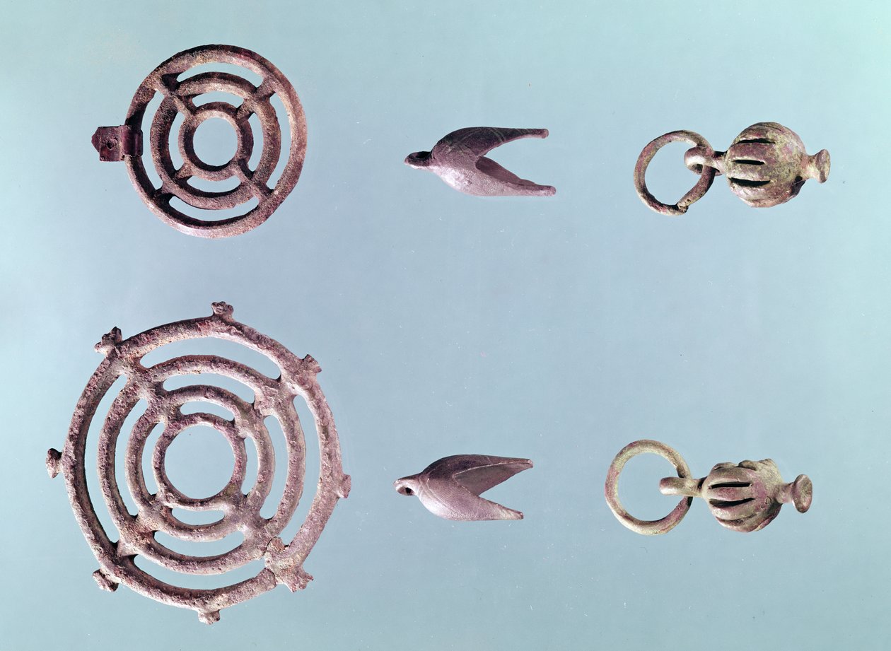 Urval av hängsmycken (metall) av Iron Age