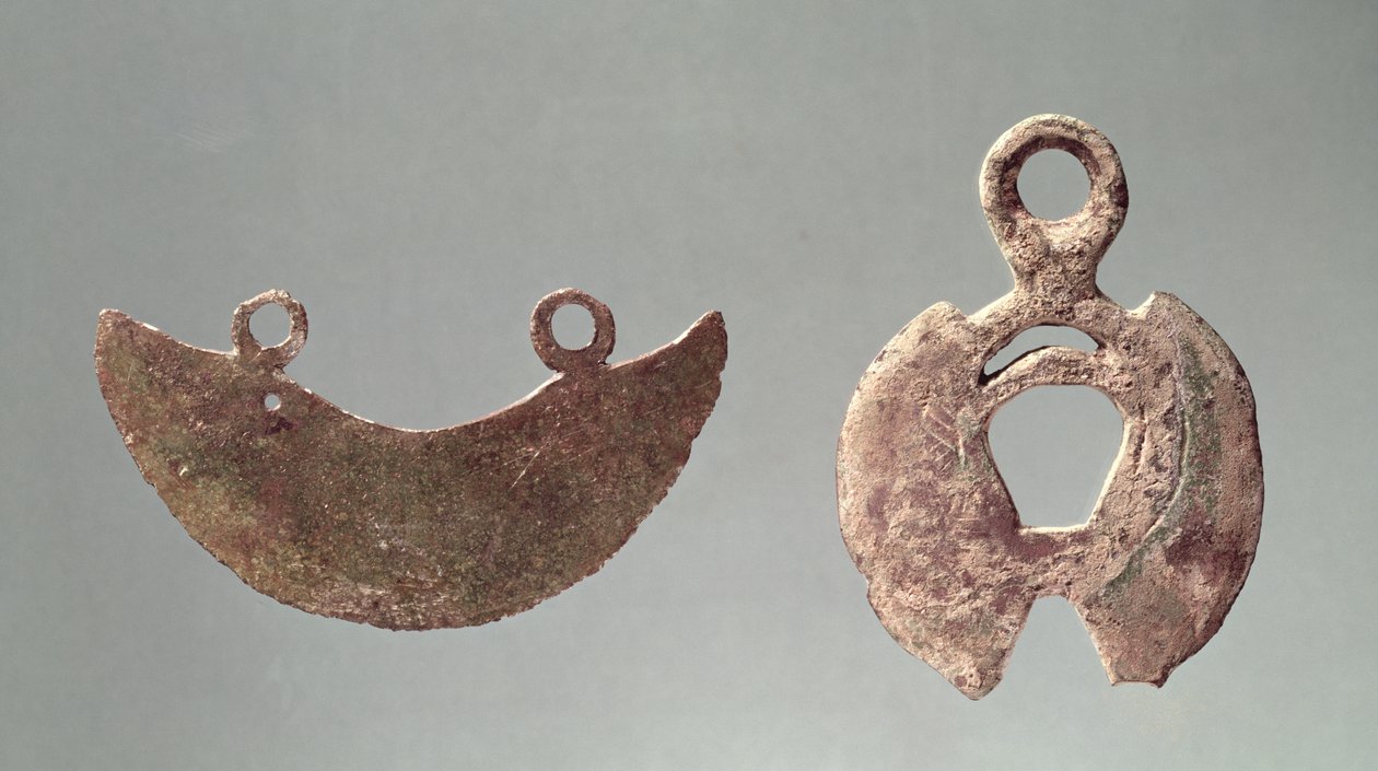 Två rakblad, från kyrkogården i Hallstatt (brons) av Iron Age