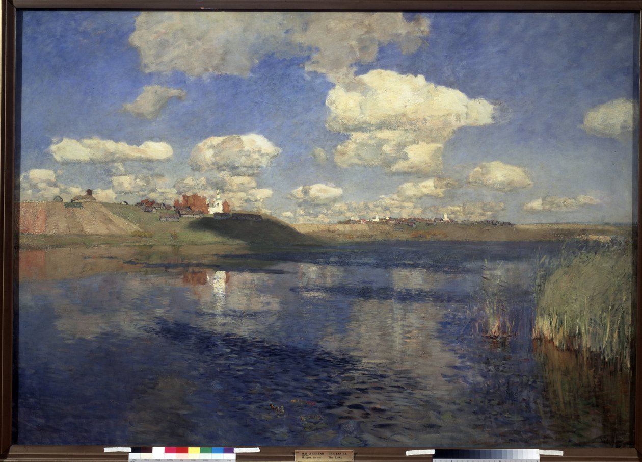 Sjön. Utsikt över den vidsträckta sjön som kantas av vass, vid stränderna, en by och odlade fält. Målning av Isaac (Isaak) Ilyich Levitan (1860-1900), olja på duk av Isaak Ilyich Levitan