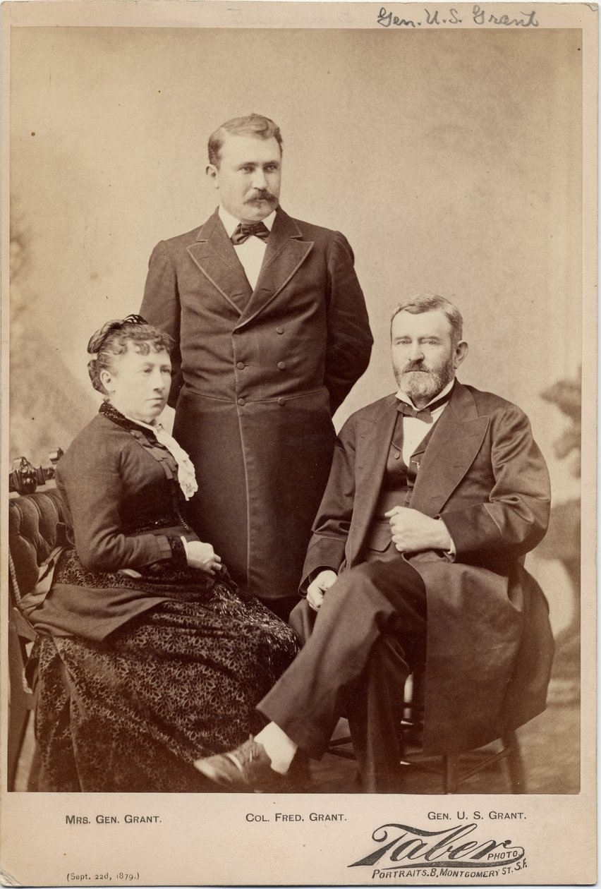 Julia T (Dent) Grant (1826-1902); Ulysses Simpson Grant (1822-85), unionsarmégeneral, USA:s 18:e president; Överste Frederick Dent Grant (1850-1912) (albumfoto) av Isaiah Taber