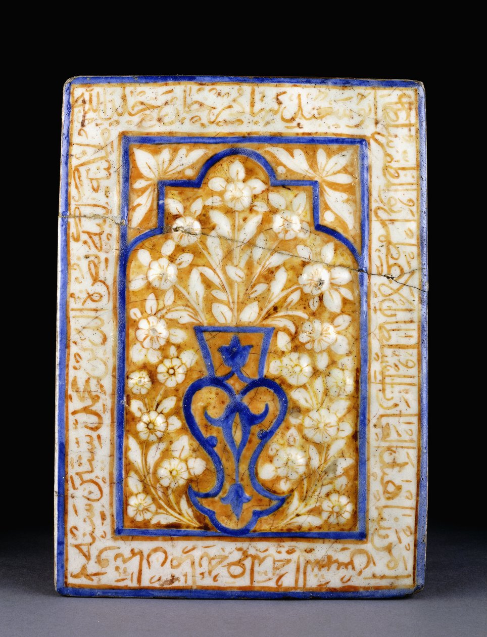 En kakel från byggnaden av den timuridiska sultanen "Abu Sa"id, med en stiliserad vas som ger ut vita blomsprayer, ca. 1455-6 av Islamic School