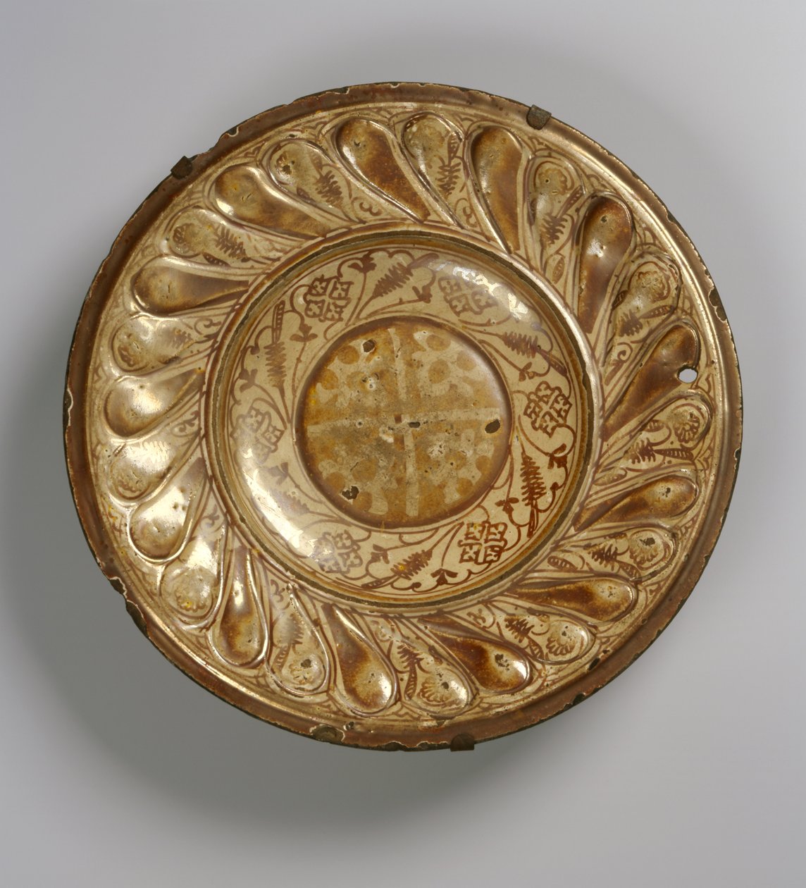 Dekorerad maträtt, morisk (fajans) av Islamic School
