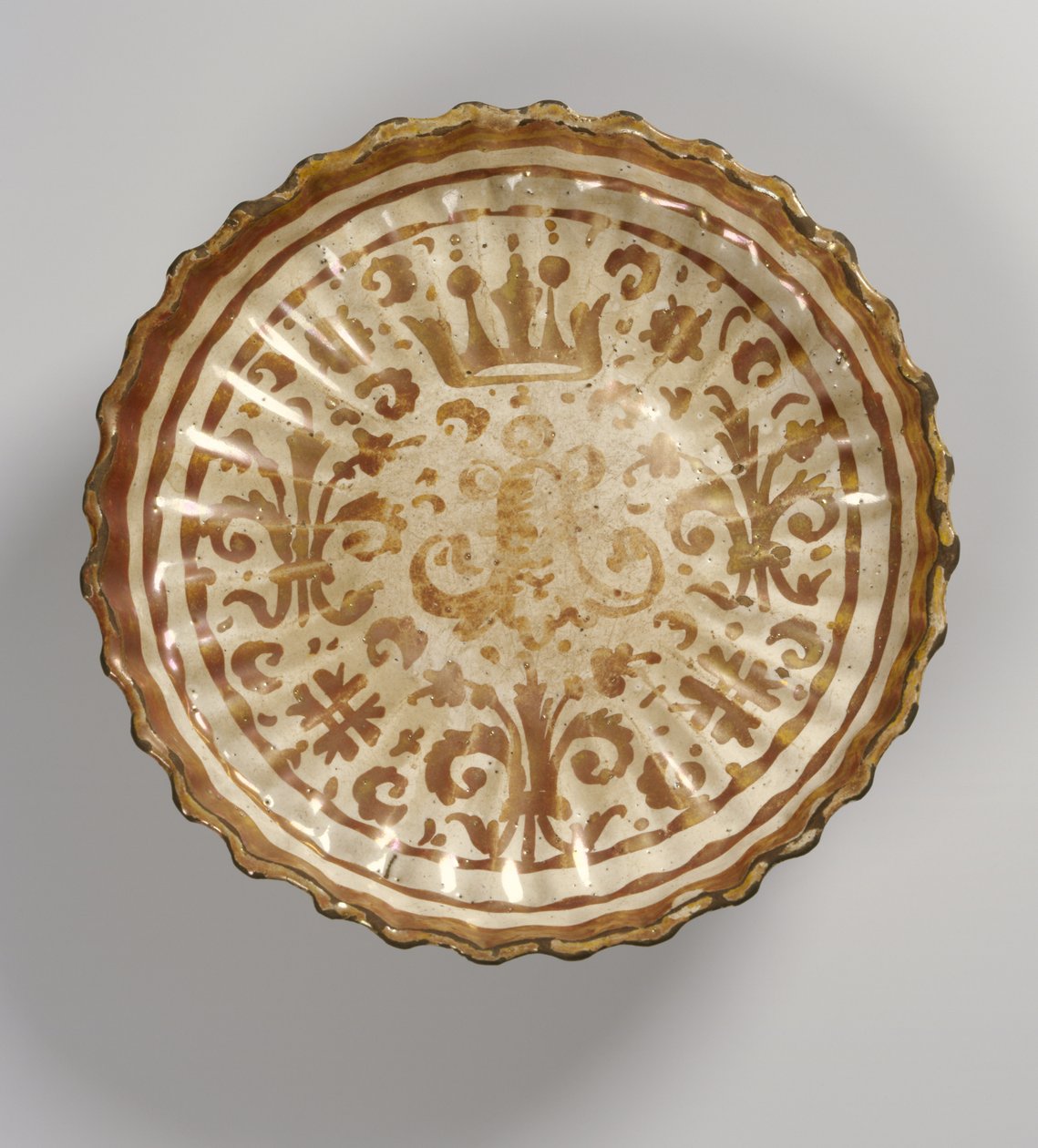 Dekorerad maträtt, morisk (fajans) av Islamic School