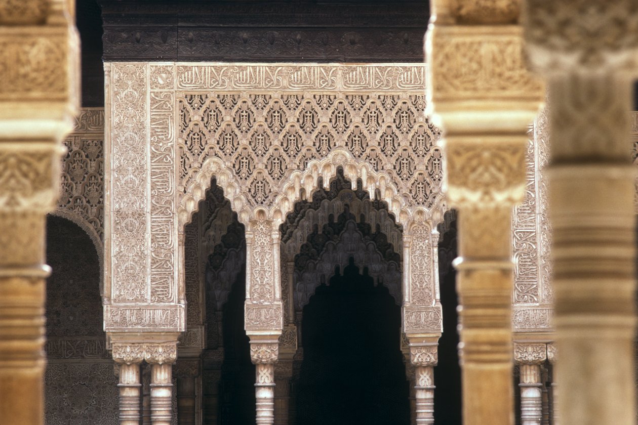 Detalj av bågar i Lions Court (foto) av Islamic School