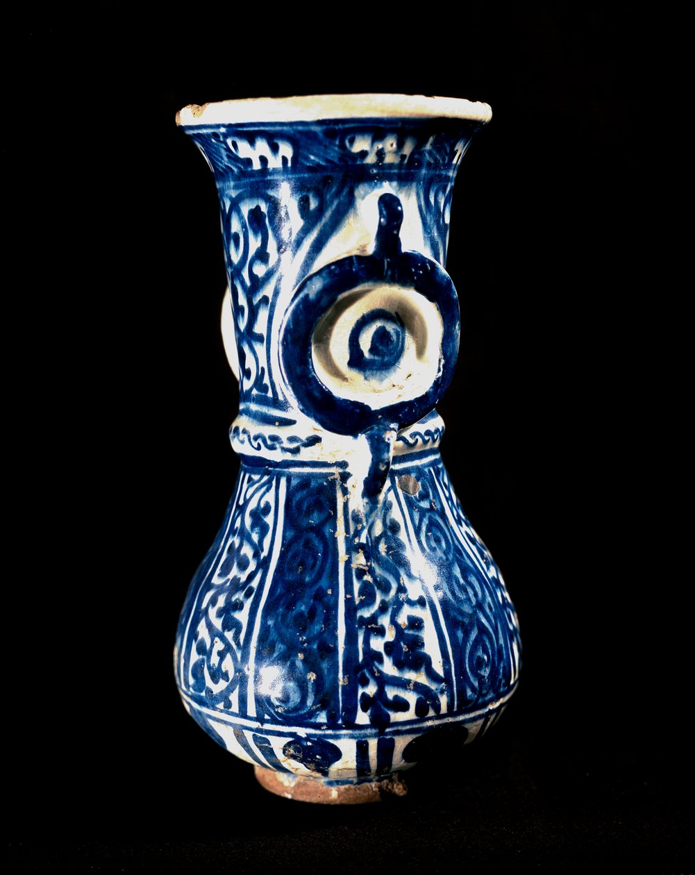 Mamlukernas islamiska konst: keramik med blå bakgrund. Keramik från 1200-1300-talet. Kairo, Museum of Islamic Art. av Islamic School