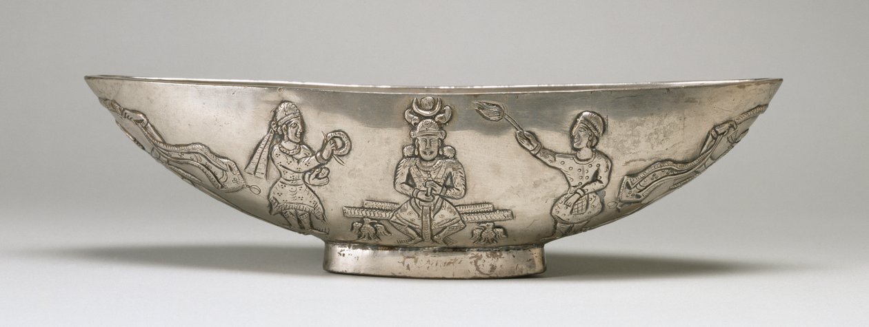 Oval skål med Enthronement Scene (silver) av Islamic School