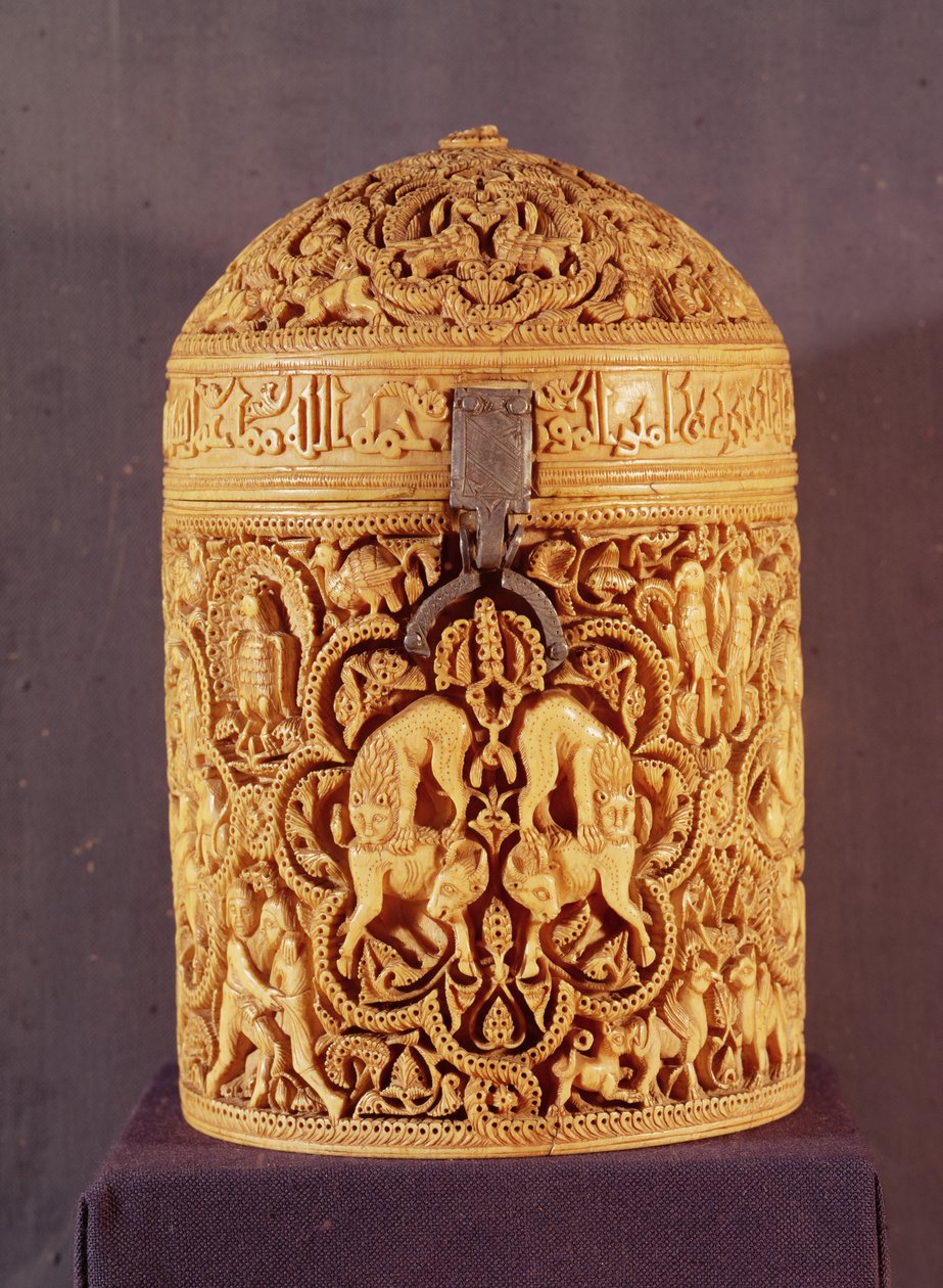Pyx med en relief som skildrar det höviska livets nöjen, inskrivet med namnet Al-Mughira, son till kalifen Abd-al-Rahman III, Umayyadperioden, från Cordoba, 968 e.Kr. (se även 101673) av Islamic School