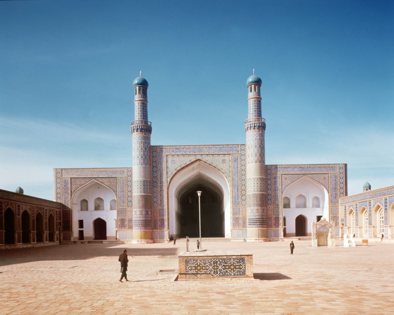 Innergården till Masjid-i Jami eller fredagsmoskén, grundad 1200, återuppbyggd 1498 av Islamic School